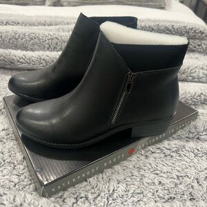 NWT - boots size 40 AquaDiva Waterproof black leather boots